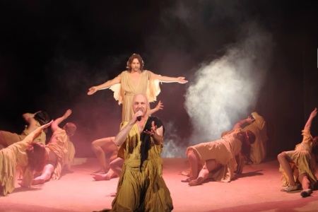 Отмену рок-оперы «Иисус Христос — суперзвезда» в Омске объяснили непроданным залом