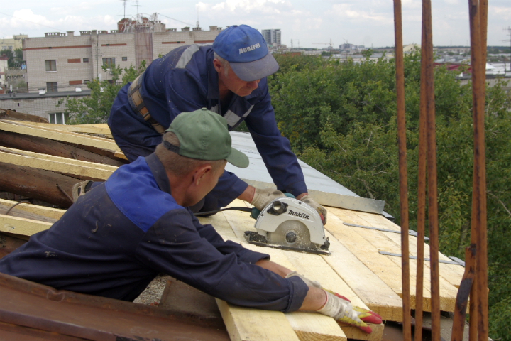 Московским фирмам разрешили ремонтировать жилье в Новосибирске