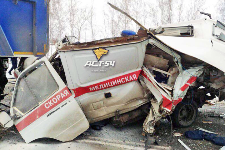 Два человека погибли в ДТП со скорой помощью в Новосибирской области