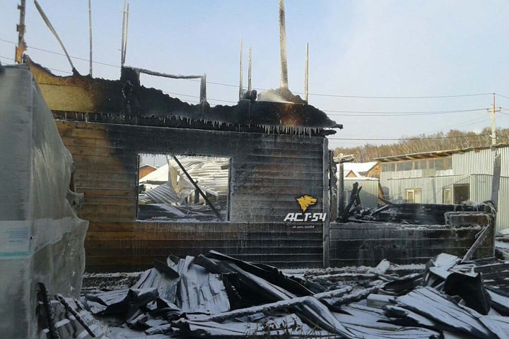 Новосибирские власти пообещали помочь многодетной семье, пострадавшей от пожара