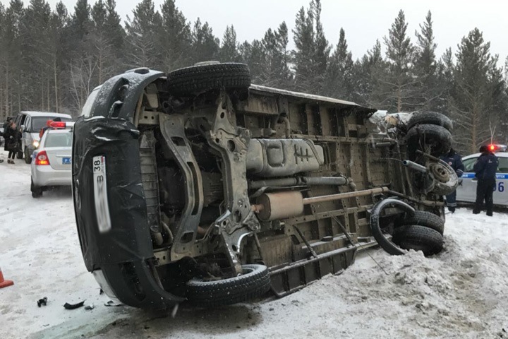 11 медиков пострадали в аварии под Иркутском по дороге на работу 