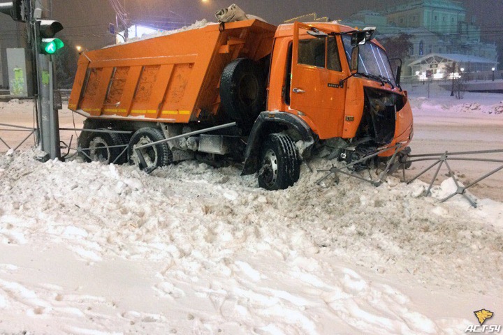 Мэр пообещал жесткие меры для новосибирских УК из-за уборки снега