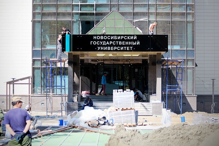 Новосибирские власти прокомментировали задержку выплат строителям НГУ