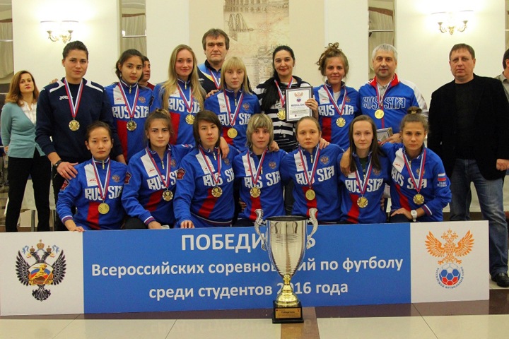 Команда девушек из СФУ на чемпионате России по футболу забила больше всего мячей