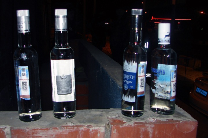 Иркутская полиция нашла фуру с 8 тыс. литров подозрительной водки