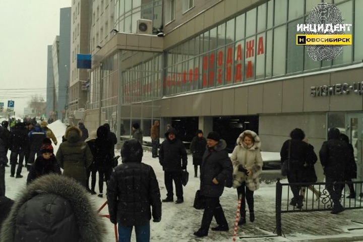 Полиция не нашла взрывных устройств в зданиях Новосибирска 