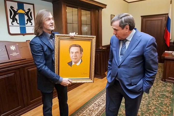 Никас Сафронов подарил Городецкому его портрет