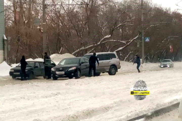 Полиция проверяет перестрелку в Кировском районе Новосибирска