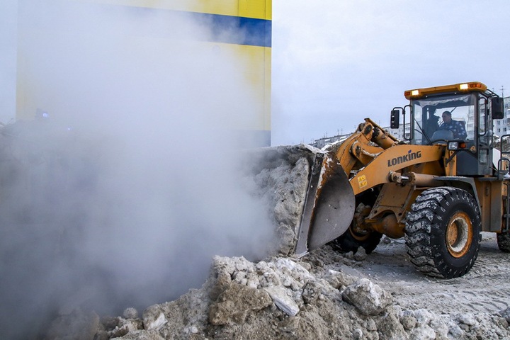 Мэр Новосибирска пообещал заменить снегоотвалы плавильными станциями