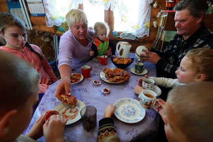 Новосибирское заксобрание готово лишить пособий многодетные семьи с безработным родителем
