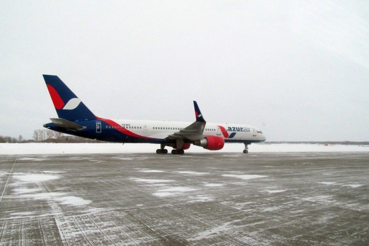 «Боинг» с поврежденным шасси аварийно сел в аэропорту Новосибирска