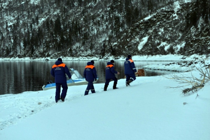 Спасатели нашли лопасть вертолета в Телецком озере