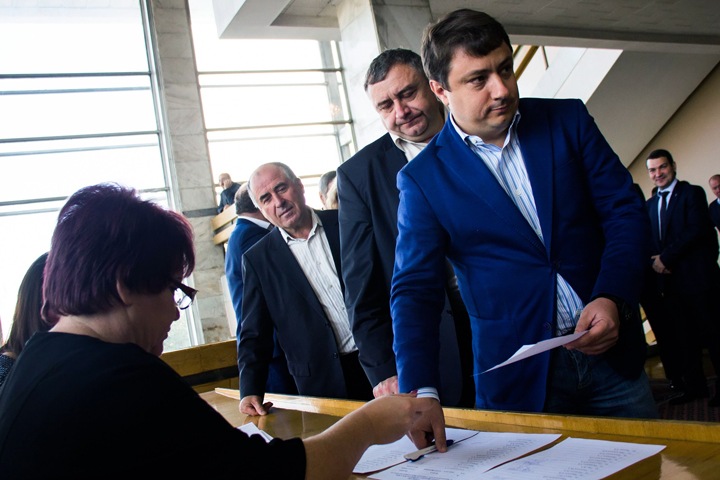 Новосибирский депутат пытается в суде защитить свое имя перед Карелиным