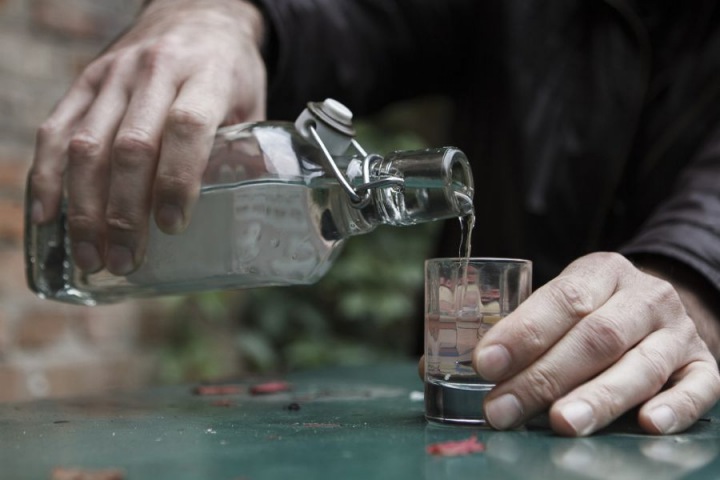 Еще одно групповое отравление алкоголем проверяет СК в Красноярском крае