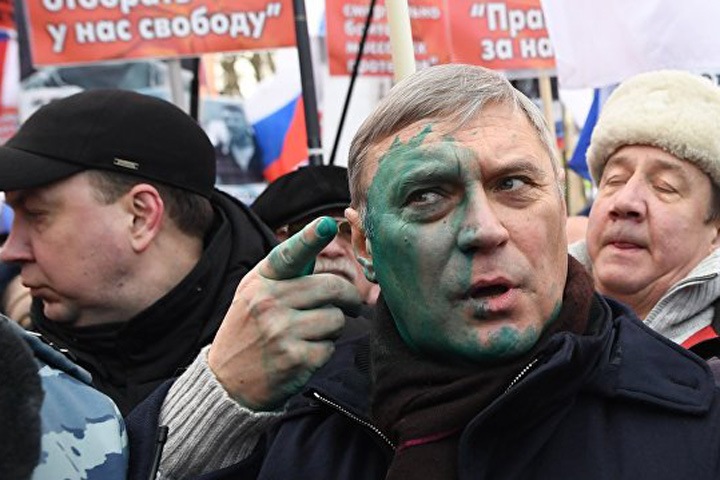 Забайкальца обвинили в обливании Касьянова зеленкой на марше памяти Немцова