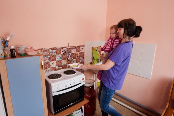 «Сиротские» 30 метров: как живут выпускники детских домов в Новосибирске