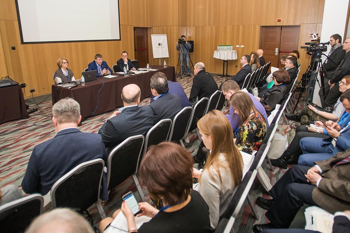 Энергетики и митингующие встретились на конференции в Новосибирске