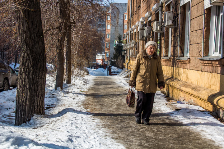 Мэрия отчиталась о круглосуточной уборке тротуаров в Новосибирске