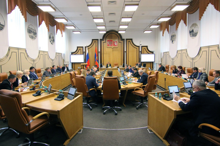 Прокуратура потребовала отставки 18 депутатов горсовета Красноярска