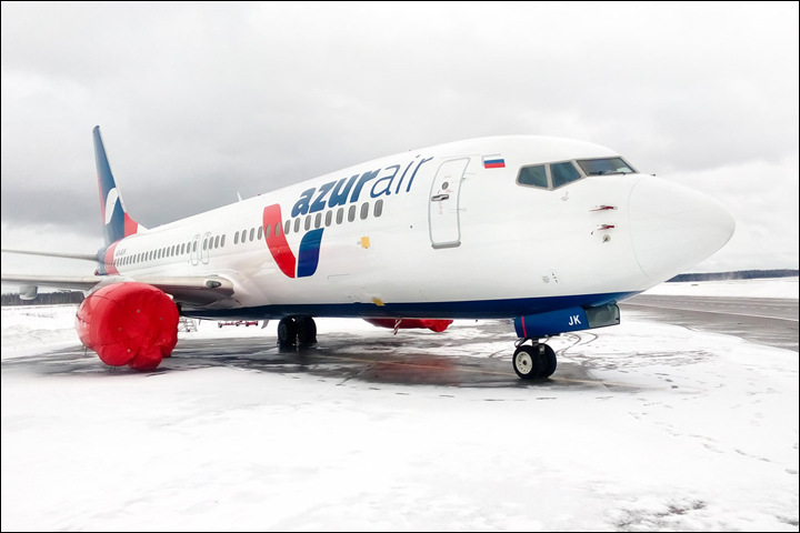 Авиакомпанию Azur air оштрафовали на 100 тыс. рублей за задержку рейса в Кузбассе