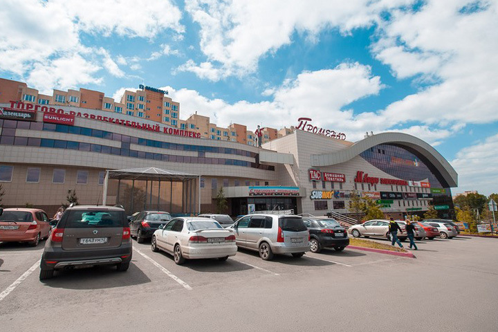 Подросток упал в шахту лифта торгового центра в Кузбассе и погиб