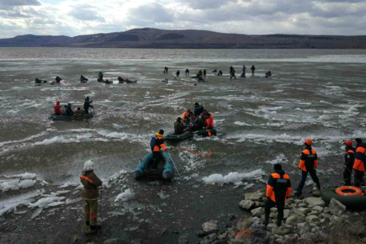 Отколовшаяся льдина унесла больше 100 человек в Красноярском крае