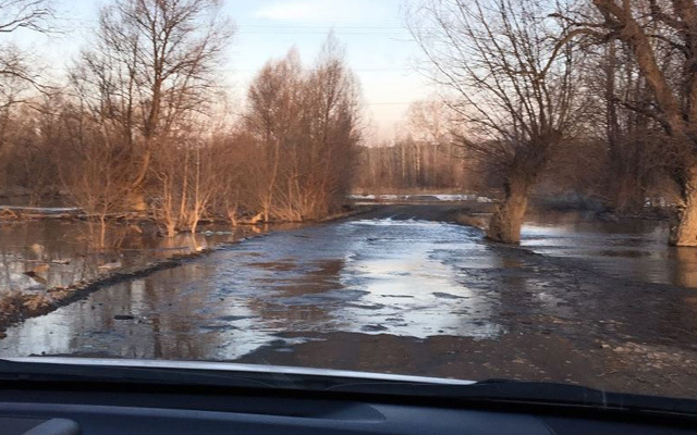 Уровень воды в Барнауле за сутки вырос почти на полметра, подтоплена дорога