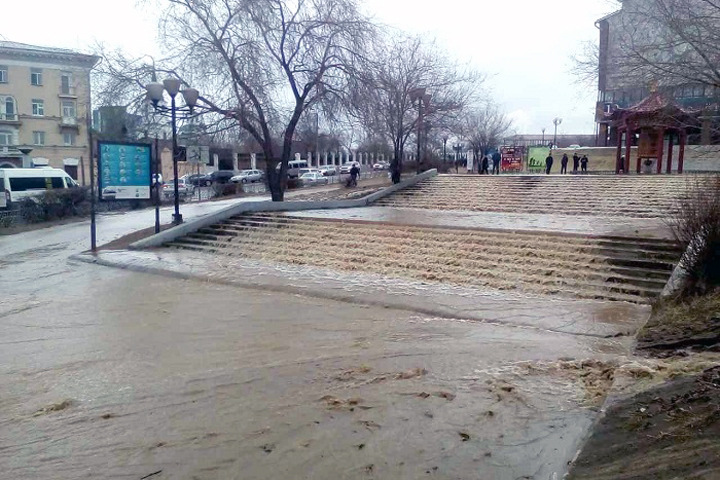 Центр Улан-Удэ затопило нечистотами