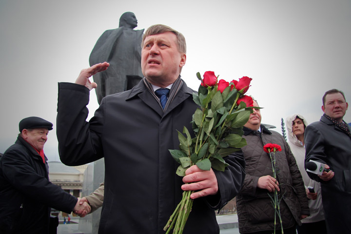 Новосибирские коммунисты рекомендовали Локтя в президенты