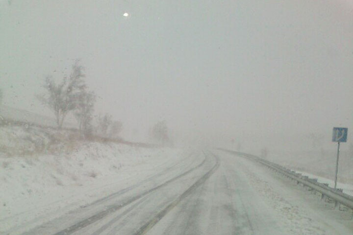 Забайкальские дороги замело майским снегом