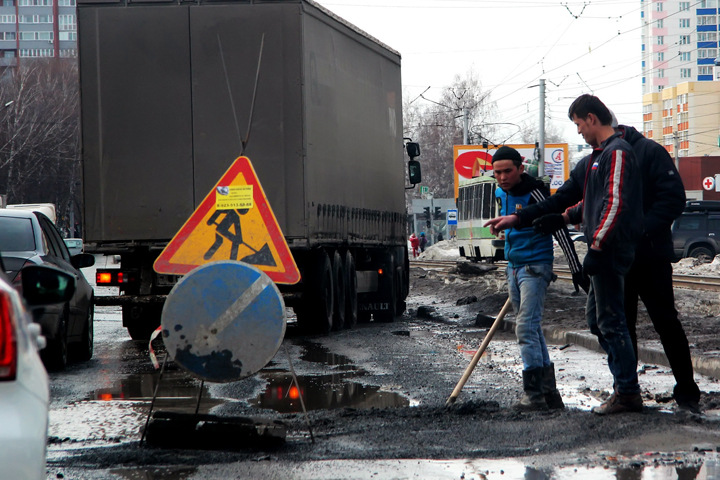 Депутаты попросили отменить налог на дороги в новосибирских городах