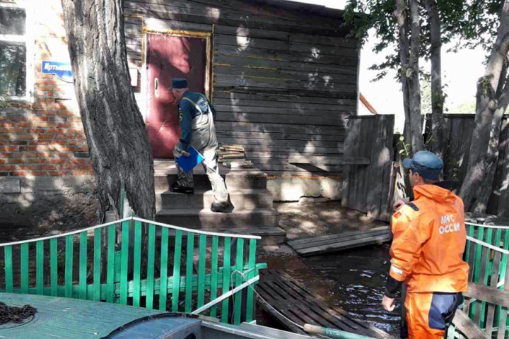 Вода затопила участки и дома в Новосибирской и Омской областях