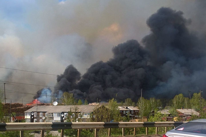 Кански погода в канске. Пожар Лесосибирск в Красноярский край. Пожар в Вихоревке. Майские пожары в Канске. Сгорела дача Красноярск.