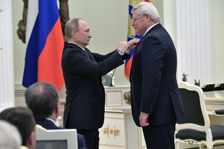Путин наградил сибирских губернаторов орденами Дружбы