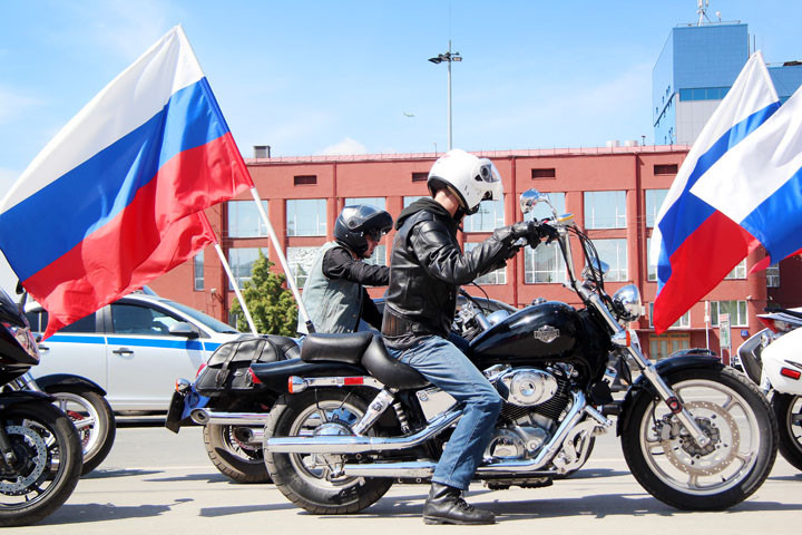 Власти Новосибирска проведут День России на площадках антикоррупционных митингов