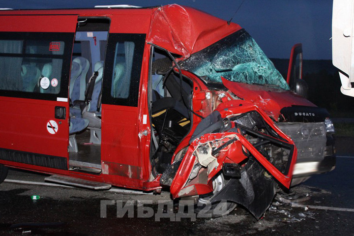 12 человек пострадали в ДТП с участием автобуса в Красноярском крае