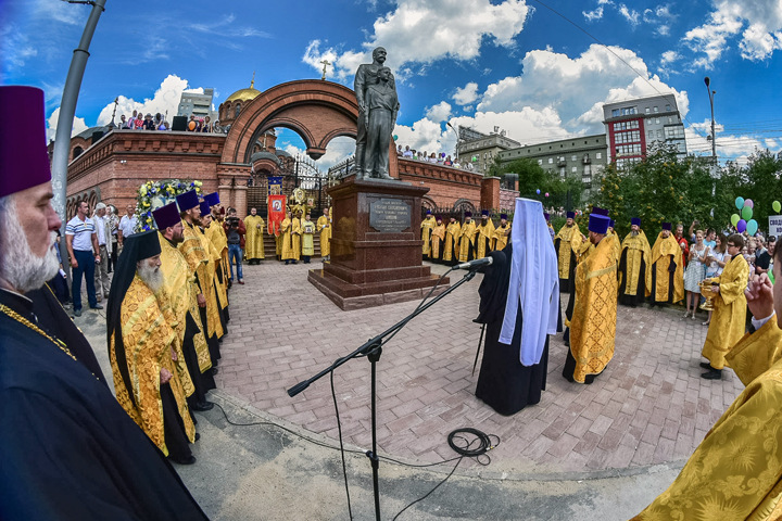 РПЦ поставила памятник Николаю II в Новосибирске под «Боже, царя храни»