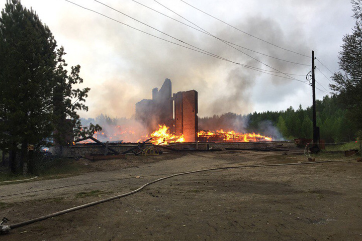 Постояльцы сгоревшей под Новосибирском базы отдыха попросят справедливого расследования у губернатора