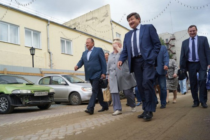Омские депутаты одобрили отставку мэра Двораковского