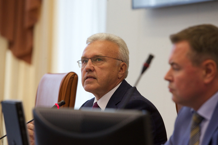Красноярские депутаты отменили повышение своих зарплат до 200 тысяч