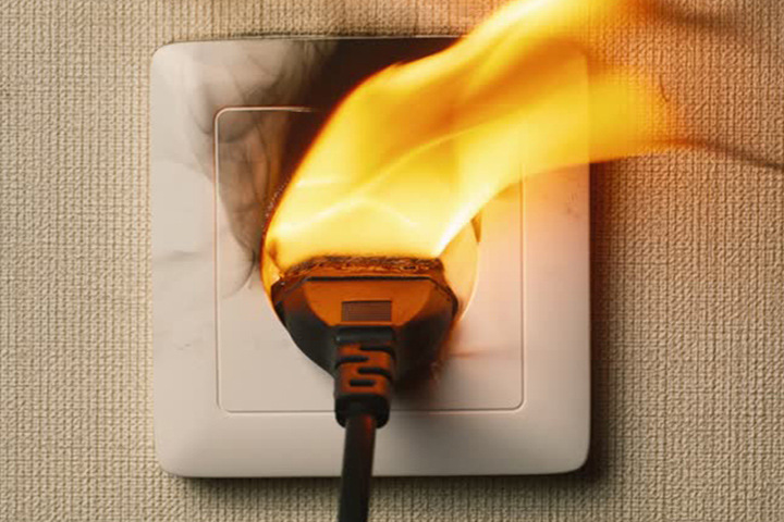 АО «РЭС» предупреждает: самовольное подключение к электросети может привести к пожару