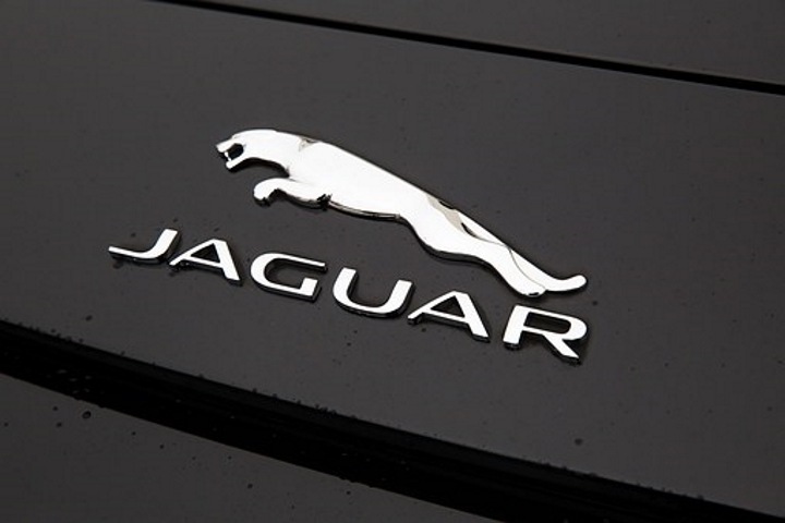 Jaguar XE 2017 – элегантный седан родом из Британии