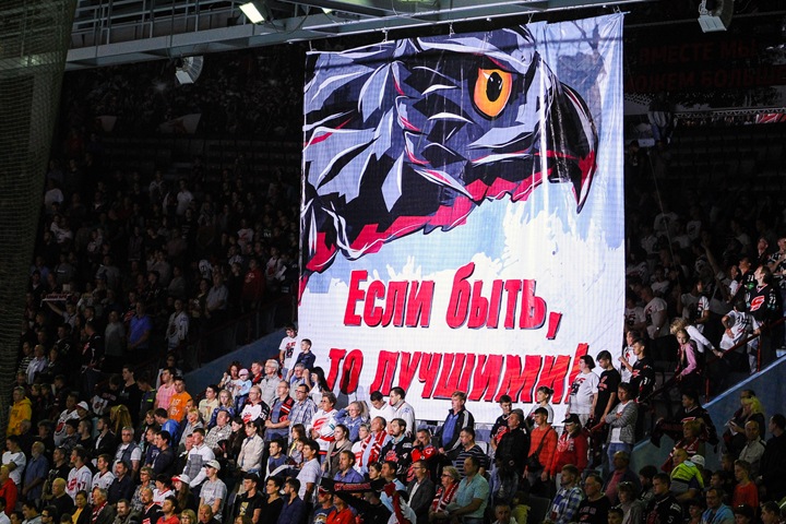 Омский ХК «Авангард» потребовал вернуть пиво на стадион
