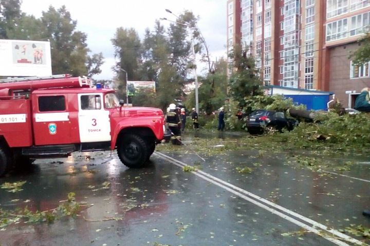 Ливень подтопил 12 домов в Томске