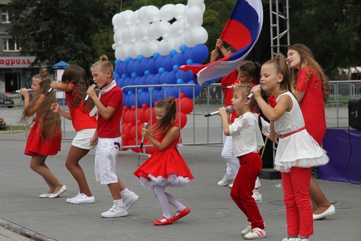 День Государственного флага отметили в Новосибирске