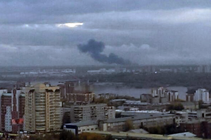 Промзона загорелась в микрорайоне Новосибирска