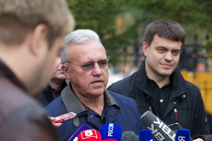 Александр Усс уволил красноярское правительство и привез Котюкова