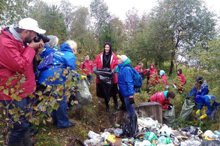 Как перевоспитывают туристов на Байкале: «Достаточно один раз раскопать мусорную язву»
