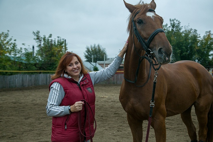 Депутат заксобрания помогла развитию конного спорта в Новосибирске