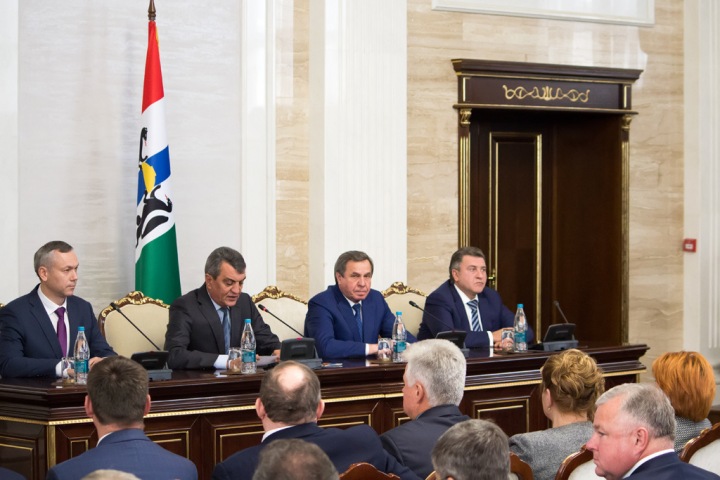 Андрея Травникова представили новосибирскому правительству и депутатам